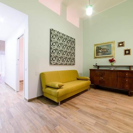 Ferienwohnung Stazione Treni - Wi-Fi & Netflix Cozy Space Salerno Exterior foto