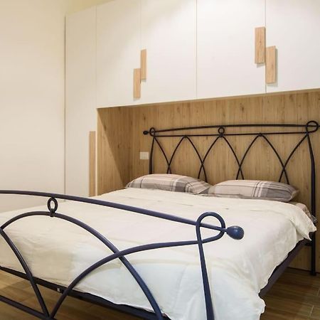 Ferienwohnung Stazione Treni - Wi-Fi & Netflix Cozy Space Salerno Exterior foto