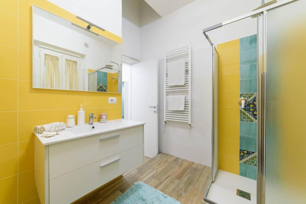Ferienwohnung Stazione Treni - Wi-Fi & Netflix Cozy Space Salerno Exterior foto