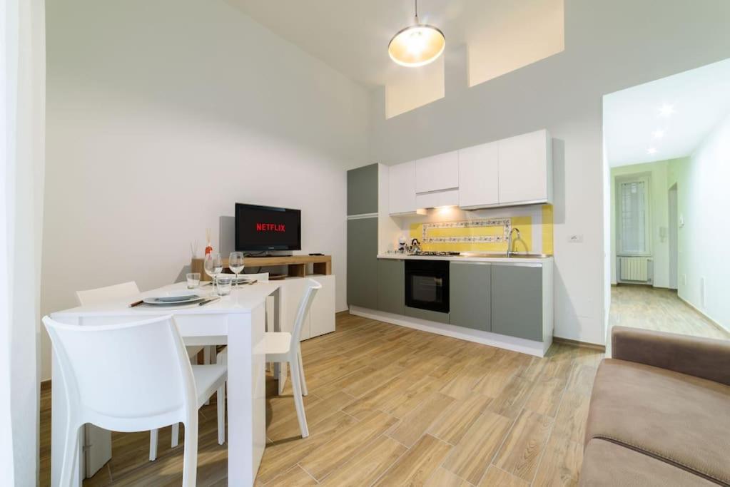 Ferienwohnung Stazione Treni - Wi-Fi & Netflix Cozy Space Salerno Exterior foto