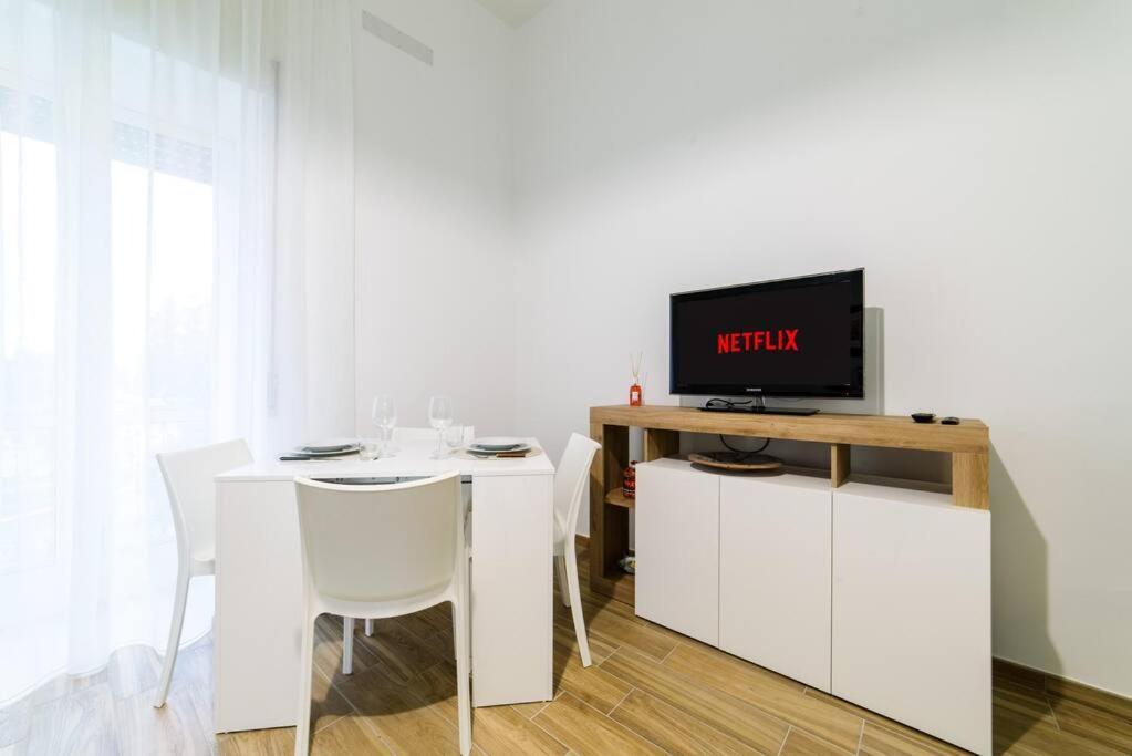 Ferienwohnung Stazione Treni - Wi-Fi & Netflix Cozy Space Salerno Exterior foto