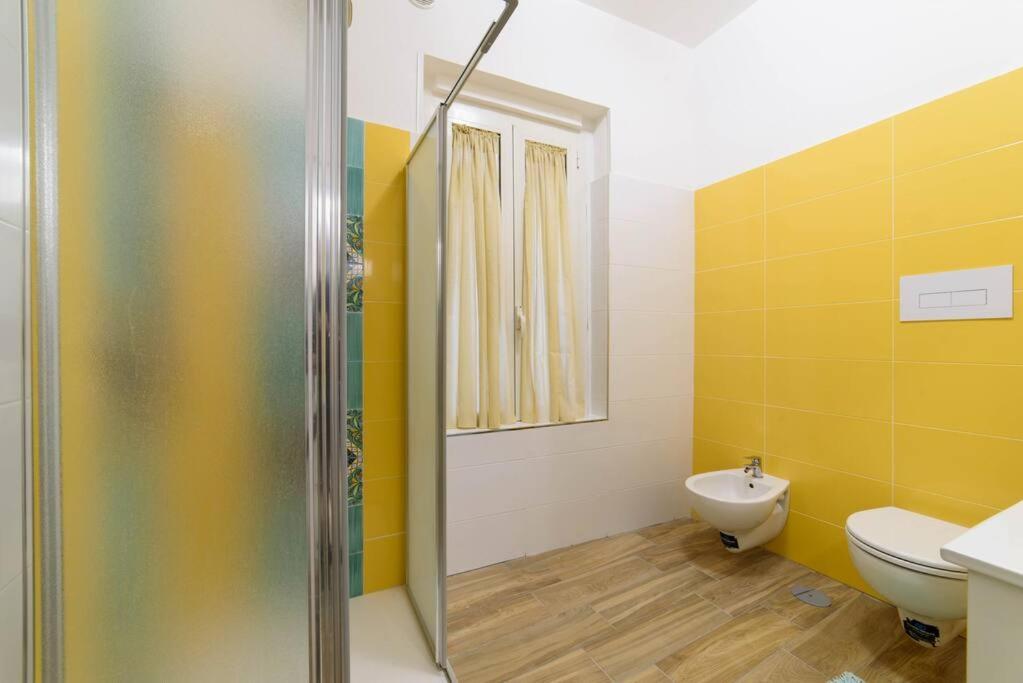 Ferienwohnung Stazione Treni - Wi-Fi & Netflix Cozy Space Salerno Exterior foto