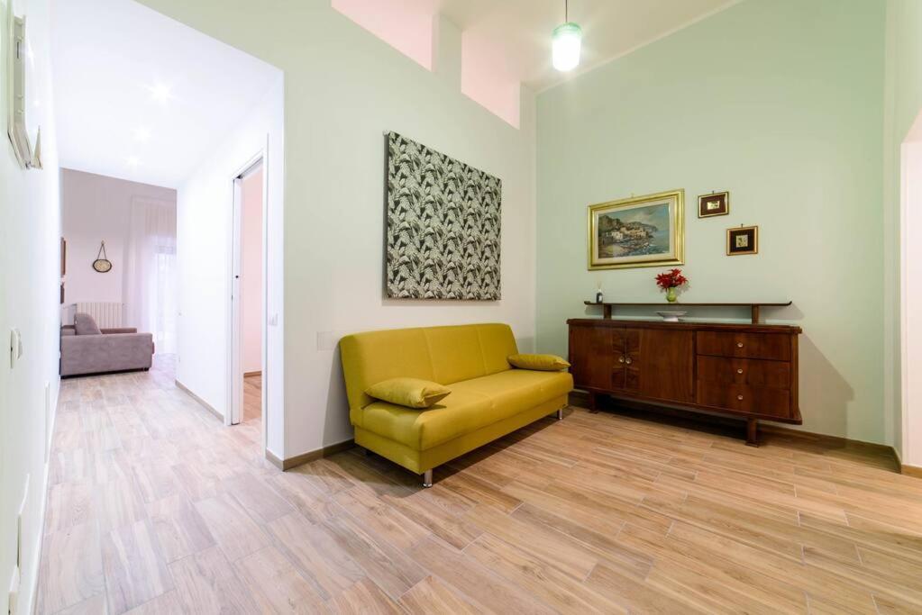Ferienwohnung Stazione Treni - Wi-Fi & Netflix Cozy Space Salerno Exterior foto