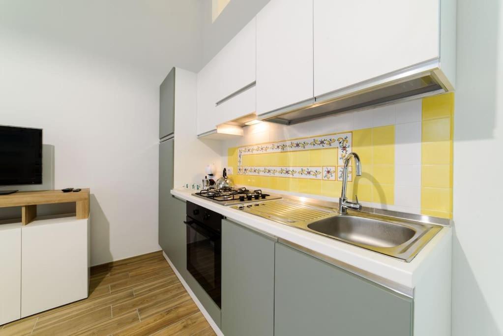 Ferienwohnung Stazione Treni - Wi-Fi & Netflix Cozy Space Salerno Exterior foto